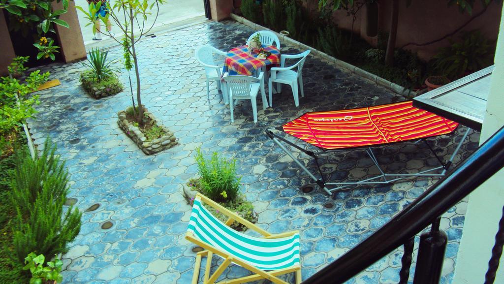 Golden House Apartment *