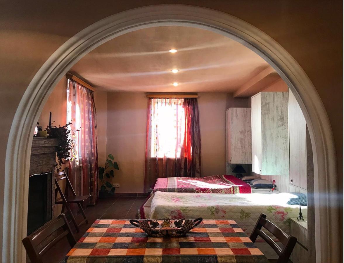 Golden House Apartment *